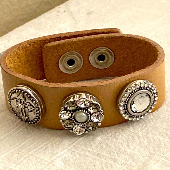 unbranded Jewelry - Tan Vegan Rhinestoned Cabochon Snap Bracelet